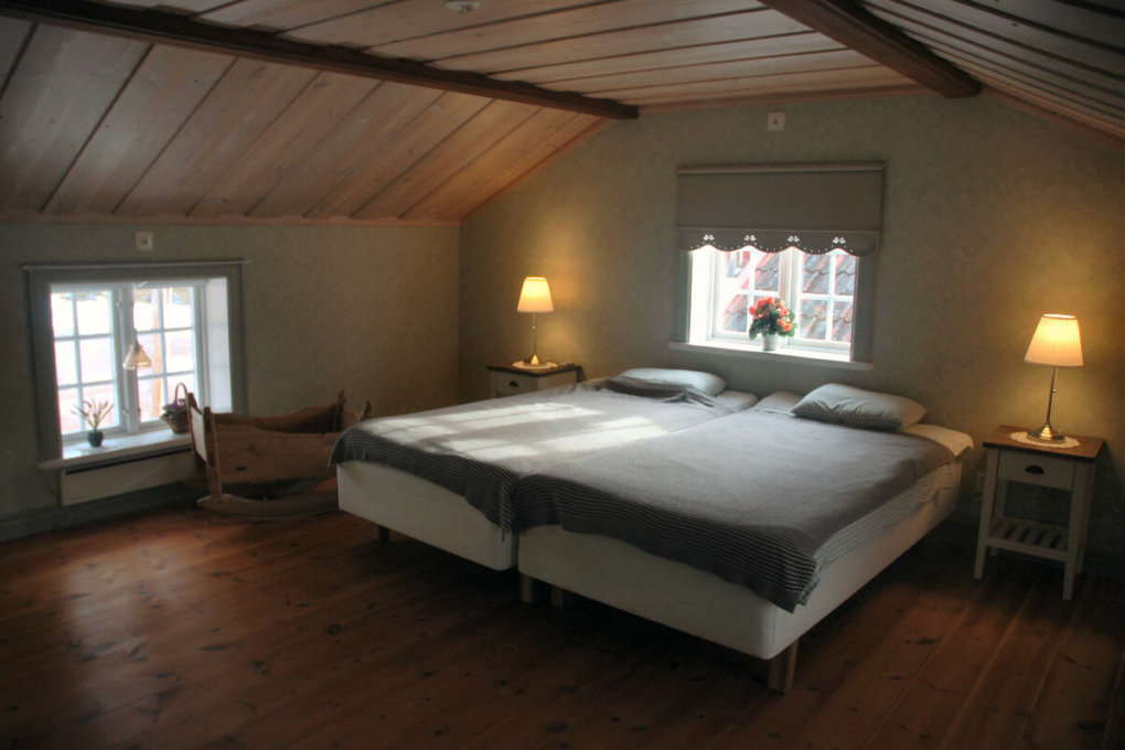 The Green Room - bedroom at second floor - above the kitchen